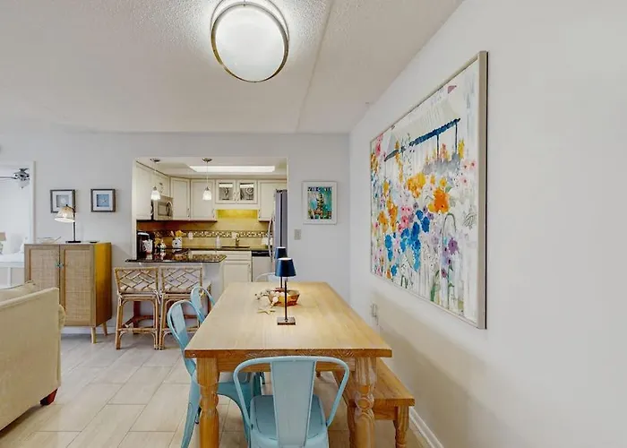 Bright Waterfront With Balcony Incredible Views Pools & Gym Holiday home