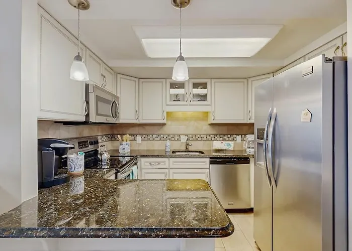 Bright Waterfront With Balcony Incredible Views Pools & Gym Ocean City