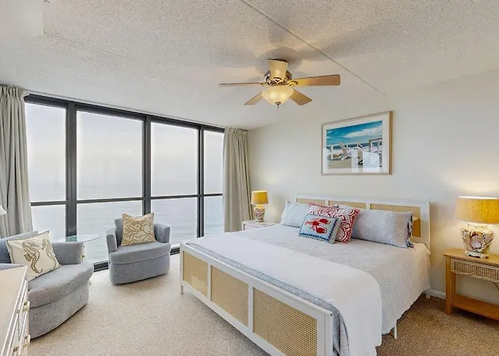 Bright Waterfront With Balcony Incredible Views Pools & Gym *