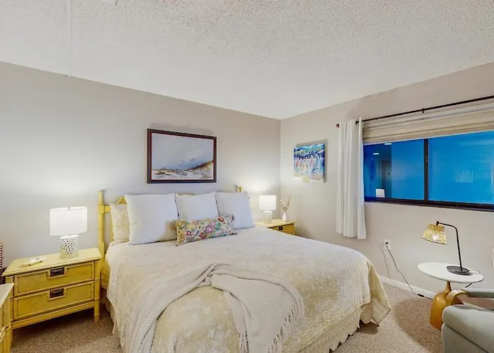 Bright Waterfront With Balcony Incredible Views Pools & Gym Ocean City