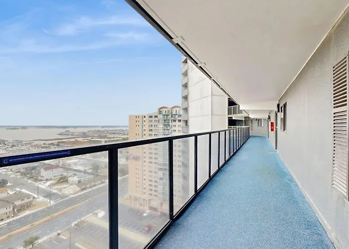 Holiday home Bright Waterfront With Balcony Incredible Views Pools & Gym *